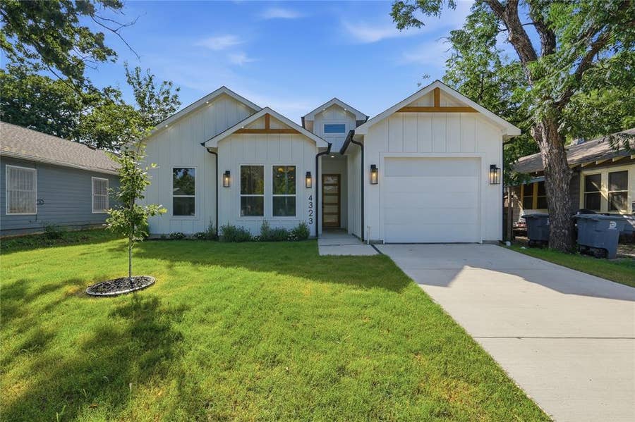 Property photo for 4323 Metropolitan Avenue, Dallas, TX