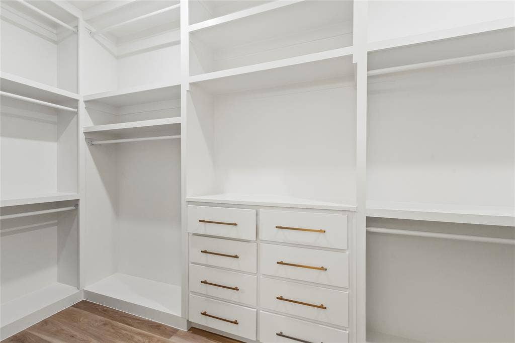 625 Turner Drive, Trinidad, TX 75163 Primary suite closet
