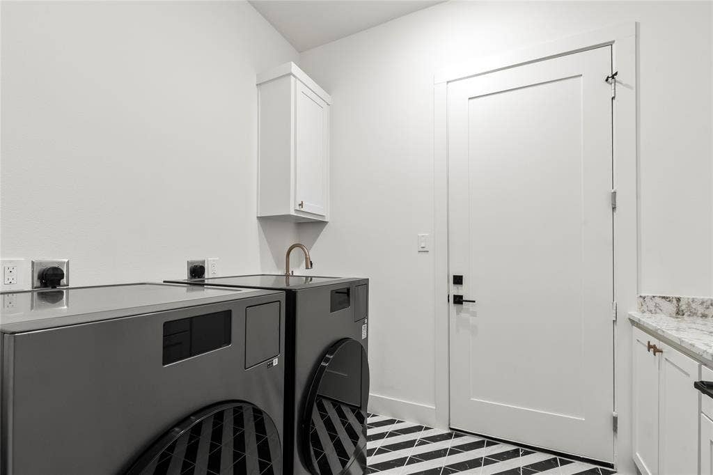625 Turner Drive, Trinidad, TX 75163 Laundry room downstairs. Home includes two all-in-one washer-dryer combo.