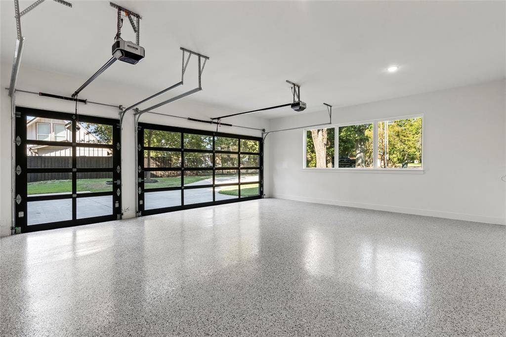 625 Turner Drive, Trinidad, TX 75163 Three car garage with epoxy flooring