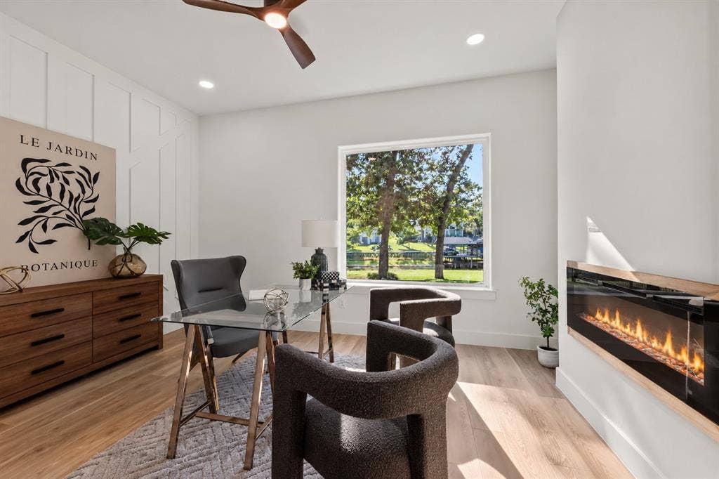 625 Turner Drive, Trinidad, TX 75163 waterside office with fireplace that could be used as a bedroom. Â