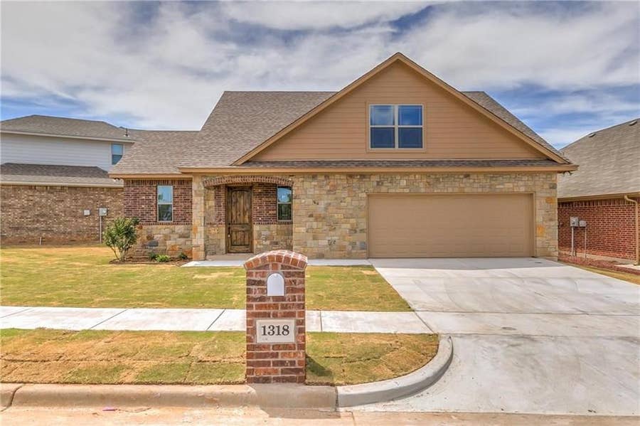 Property photo for 1318 Lauren Lane, Granbury, TX