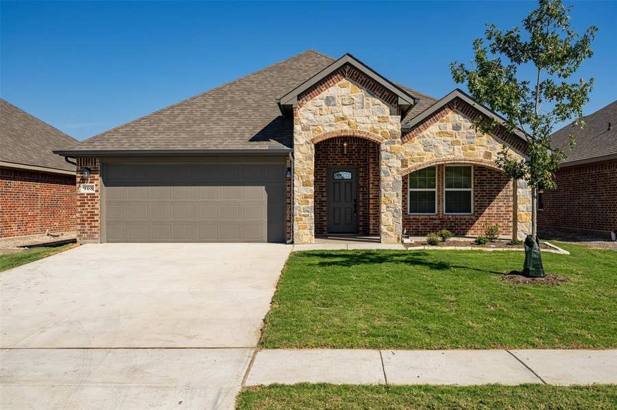 Property photo for 908 Tippit Lane, Greenville, TX