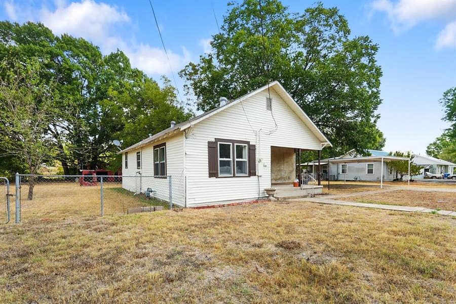 Property photo for 1001 S 27th Street, Corsicana, TX