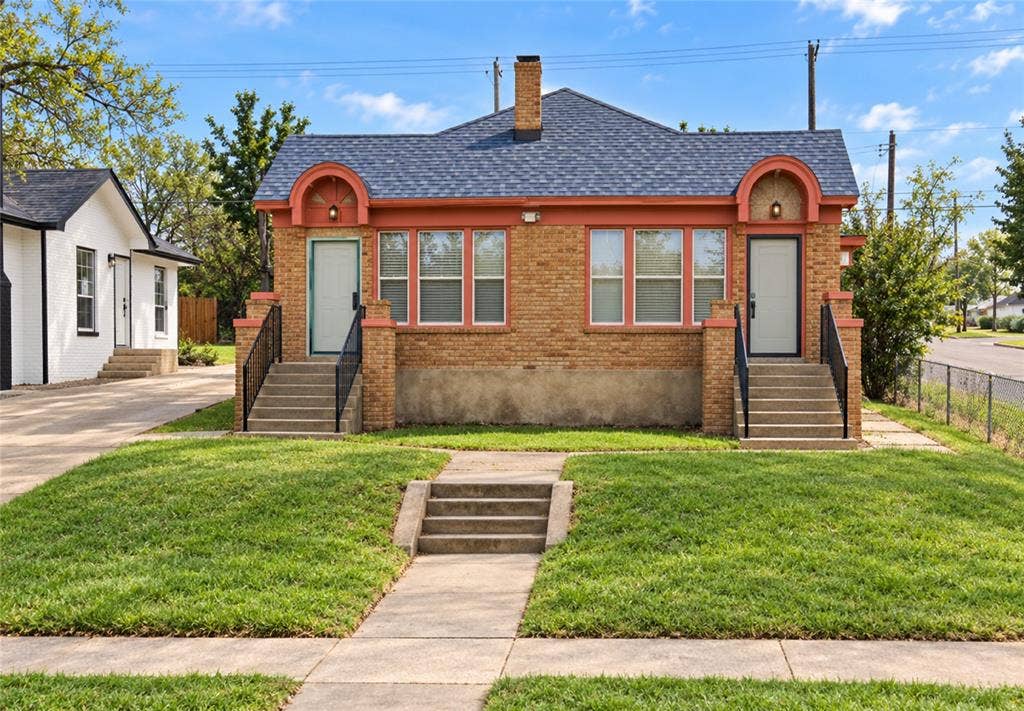 900 E Woodin Boulevard, Dallas, TX 75216 900 E Woodin Boulevard, Dallas, TX 75216