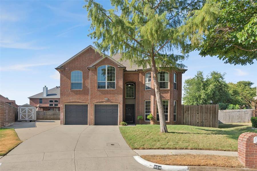 Property photo for 324 Georgian Oak Court, Lake Dallas, TX