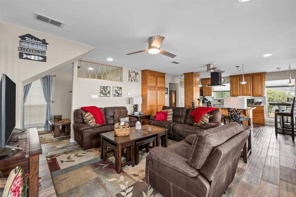 5901 Parkside Court, Granbury, TX 76048 5901 Parkside Court, Granbury, TX 76048