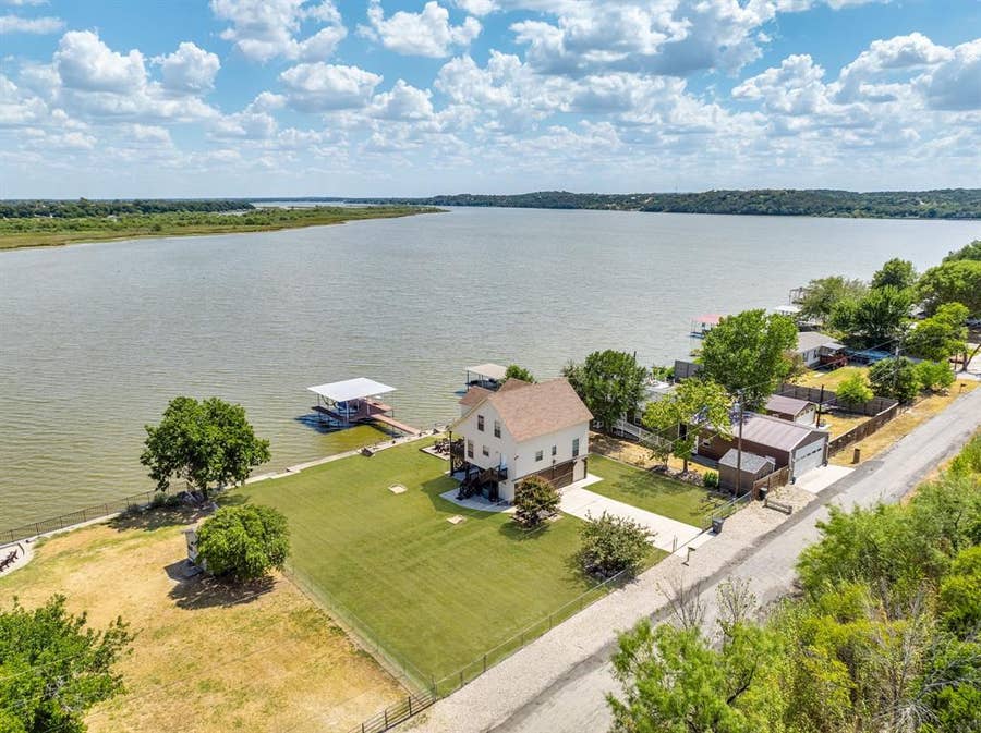 Property photo for 5901 Parkside Court, Granbury, TX
