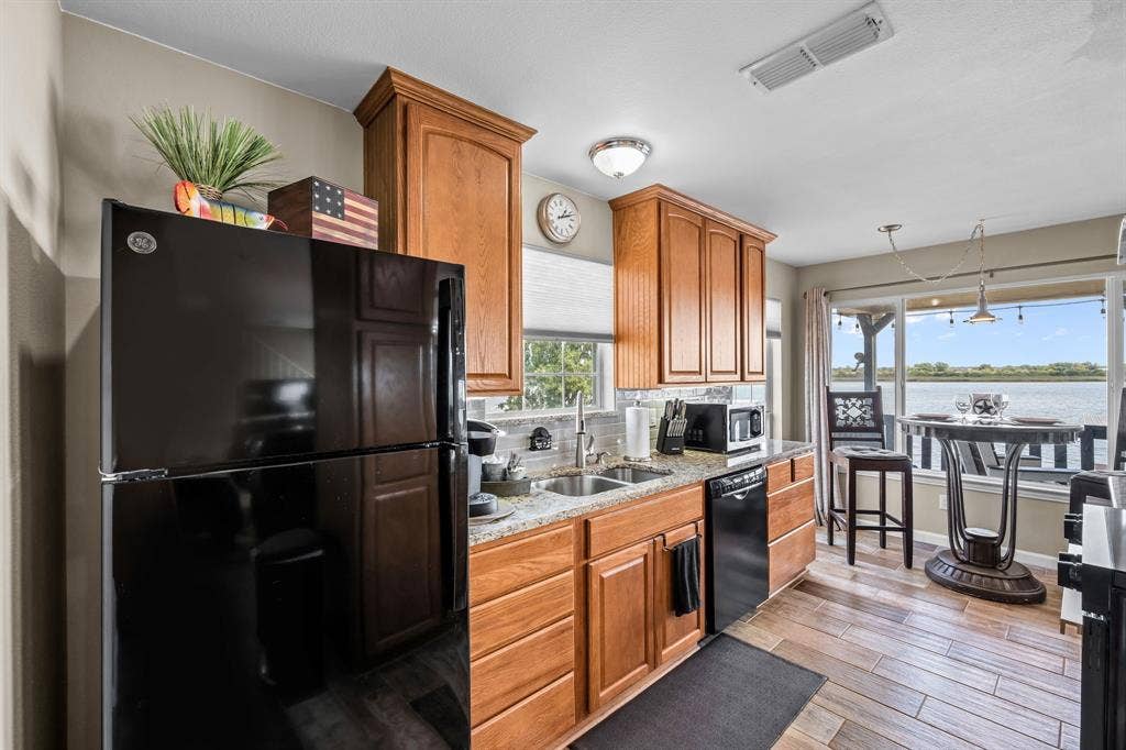 5901 Parkside Court, Granbury, TX 76048 5901 Parkside Court, Granbury, TX 76048