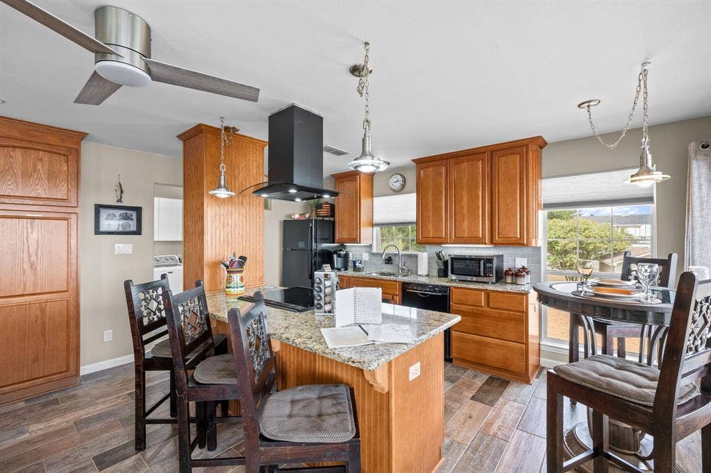 5901 Parkside Court, Granbury, TX 76048 5901 Parkside Court, Granbury, TX 76048