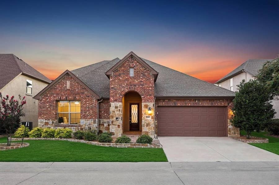 Property photo for 11901 Southerland Drive, Denton, TX
