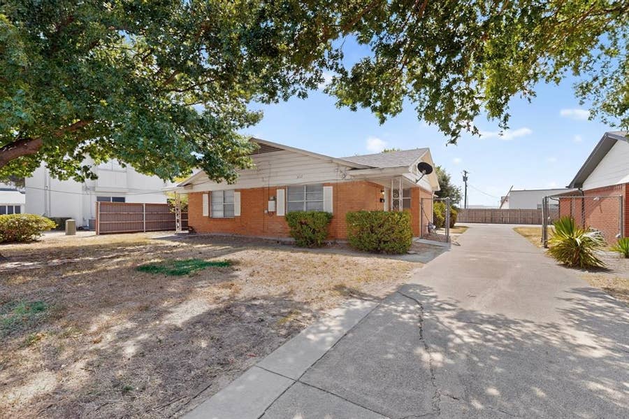Property photo for 222 W Union Bower Road, Irving, TX