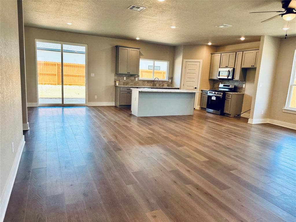 15532 Greenhouse Way, Lindale, TX 75771 15532 Greenhouse Way, Lindale, TX 75771