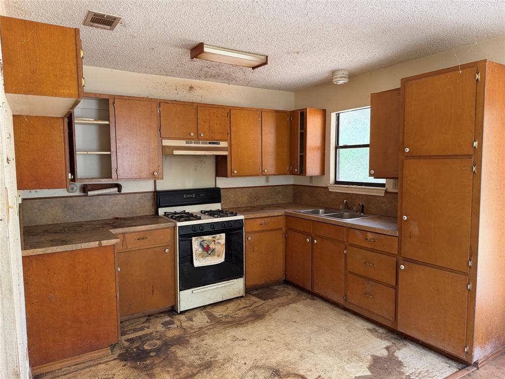 370 Locust Street, Point, TX 75472 370 Locust Street, Point, TX 75472