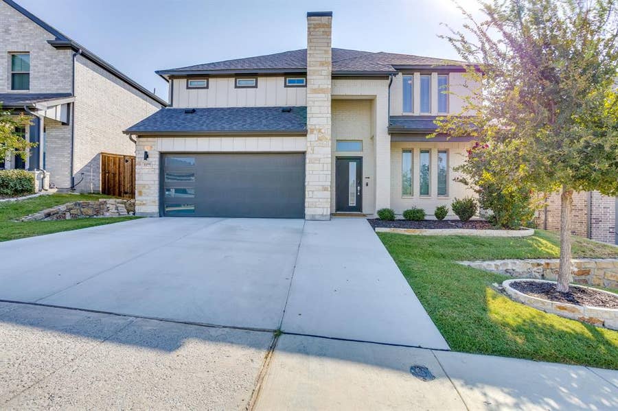 Property photo for 5577 Summit Creek Road, Fort Worth, TX