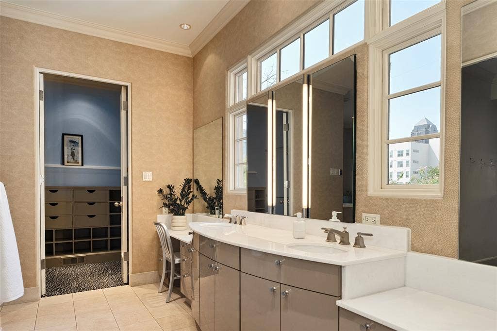 2203 Allen Street, Dallas, TX 75204 With 2 walk in closets