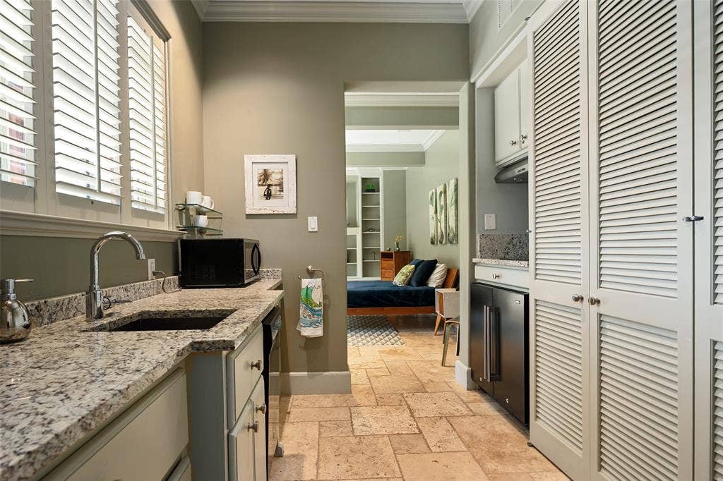 2203 Allen Street, Dallas, TX 75204 Kitchen in guest quarters