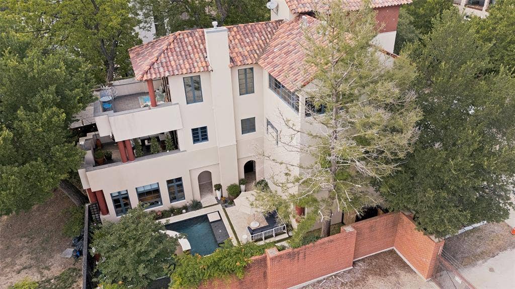 2203 Allen Street, Dallas, TX 75204 Stunning single family home