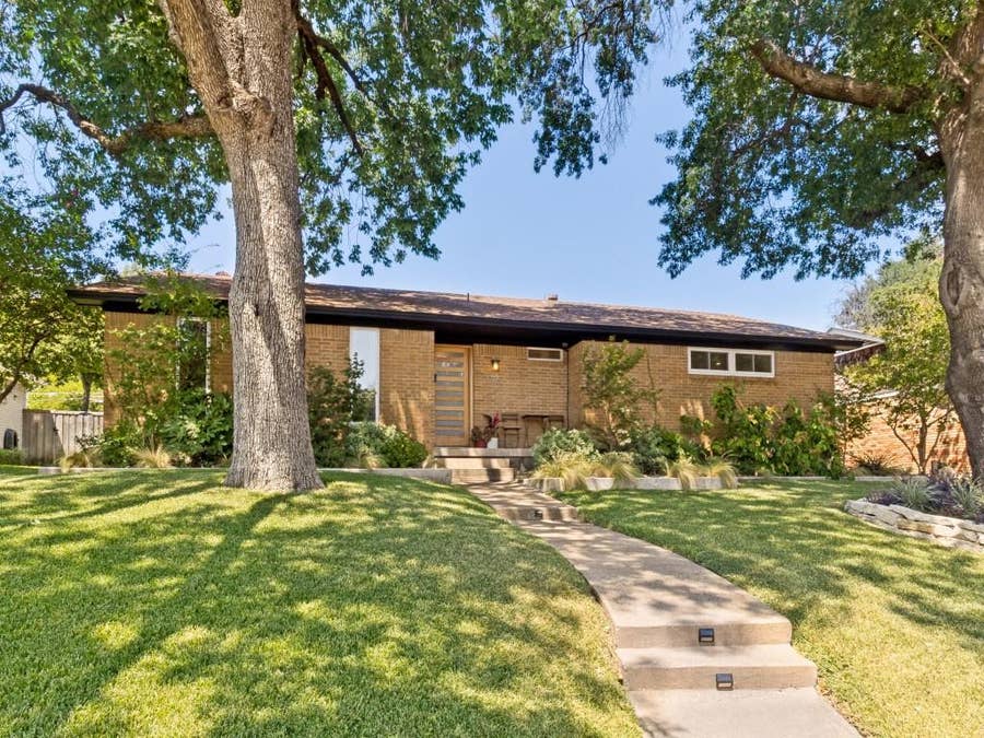 Property photo for 5915 Canterview Drive, Dallas, TX