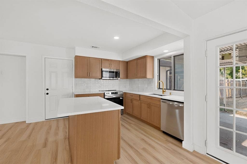 11231 Pelican Drive, Dallas, TX 75238 11231 Pelican Drive, Dallas, TX 75238