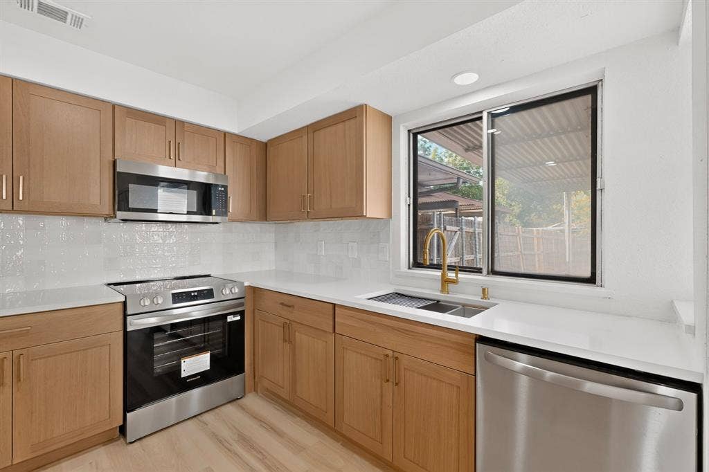 11231 Pelican Drive, Dallas, TX 75238 11231 Pelican Drive, Dallas, TX 75238