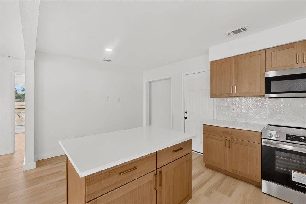 11231 Pelican Drive, Dallas, TX 75238 11231 Pelican Drive, Dallas, TX 75238