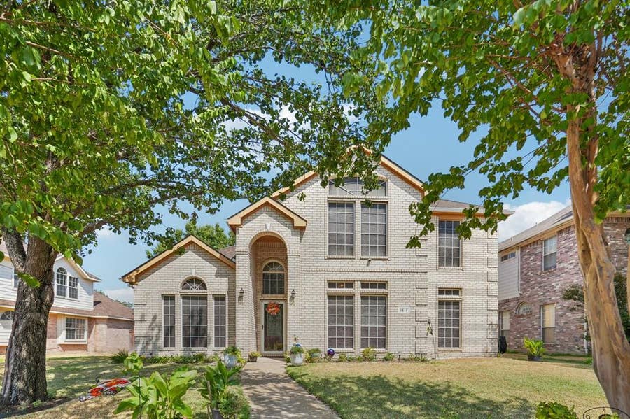 Property photo for 1517 Mountain Laurel Lane, DeSoto, TX
