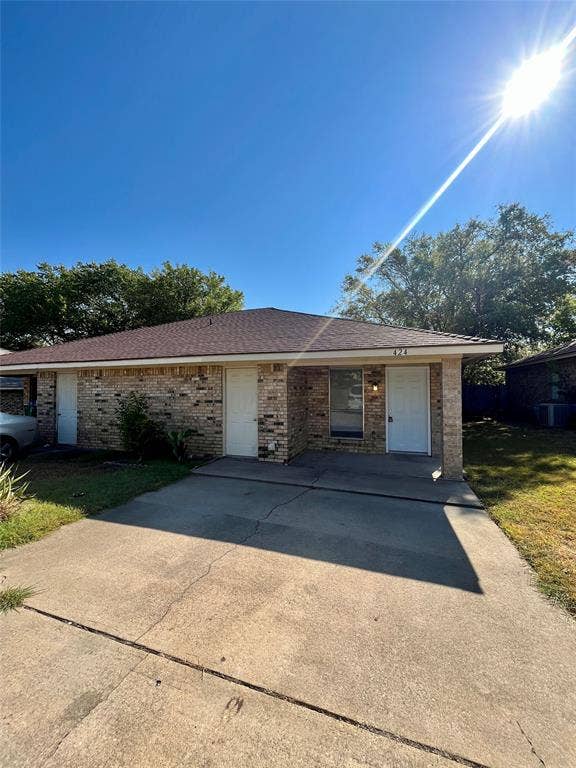 Property photo for 424 NW 23rd Street, Grand Prairie, TX