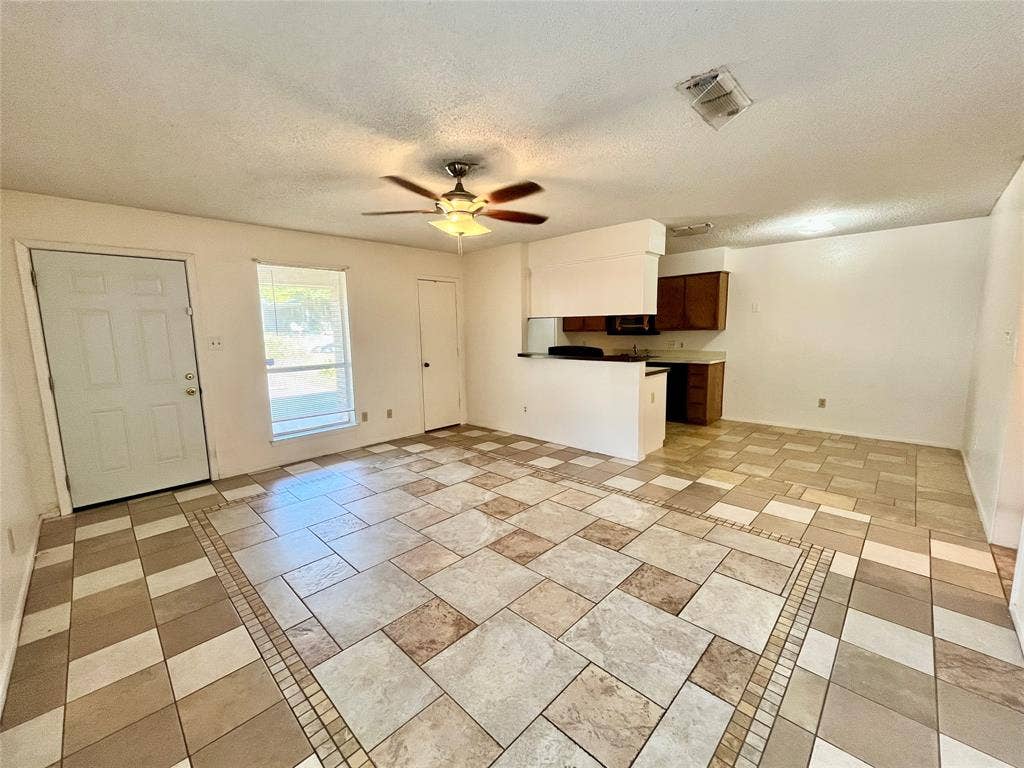 424 NW 23rd Street, Grand Prairie, TX 75050 424 NW 23rd Street, Grand Prairie, TX 75050