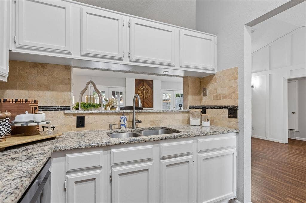 6512 Highview Terrace, Watauga, TX 76148 Kitchen that opens to dining area and living room