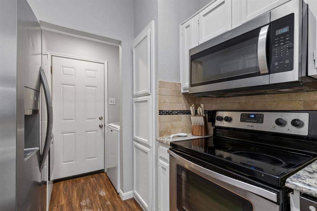 6512 Highview Terrace, Watauga, TX 76148 Kitchen leading to laundry area and garage