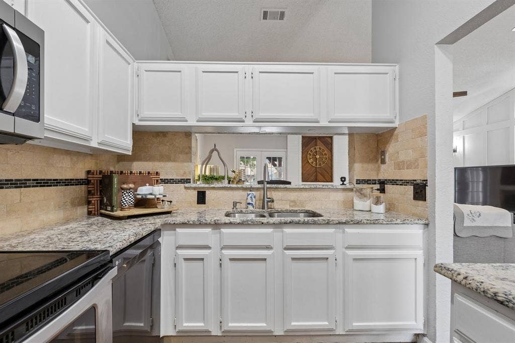 6512 Highview Terrace, Watauga, TX 76148 Kitchen with view of "eat in bar"