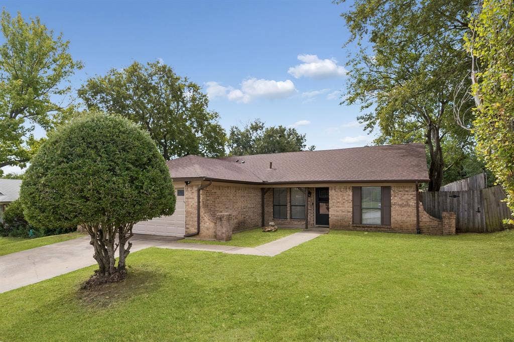 6512 Highview Terrace, Watauga, TX 76148 Front view