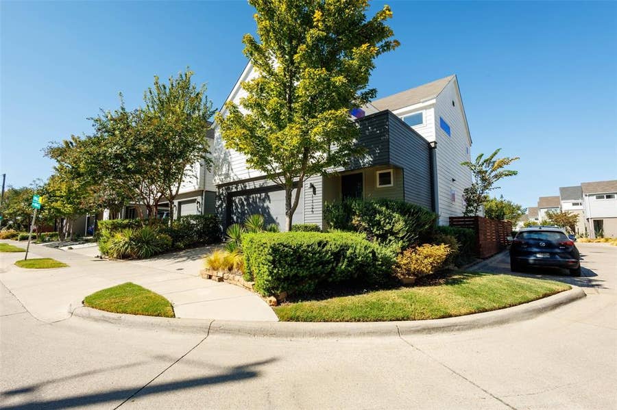 Property photo for 1126 Clifftop Lane, Dallas, TX