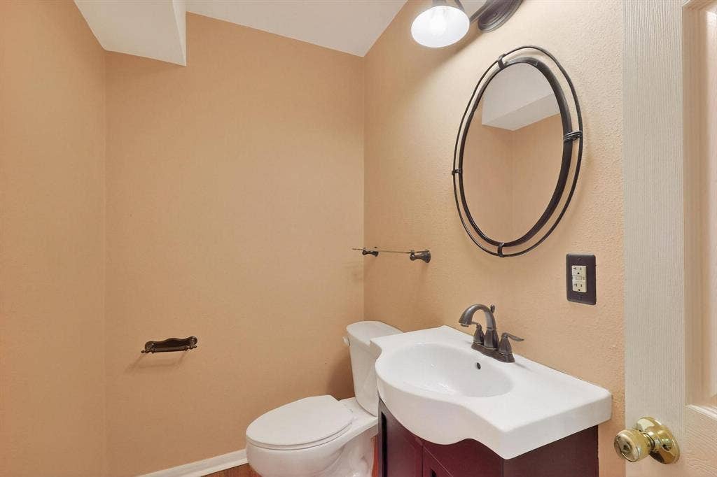 2927 Selma Lane, Farmers Branch, TX 75234 Bathroom featuring toilet and vanity