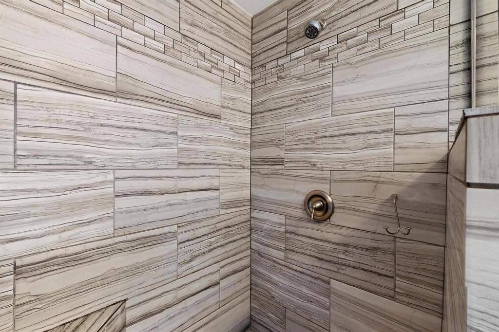 2927 Selma Lane, Farmers Branch, TX 75234 Bathroom with a tile shower