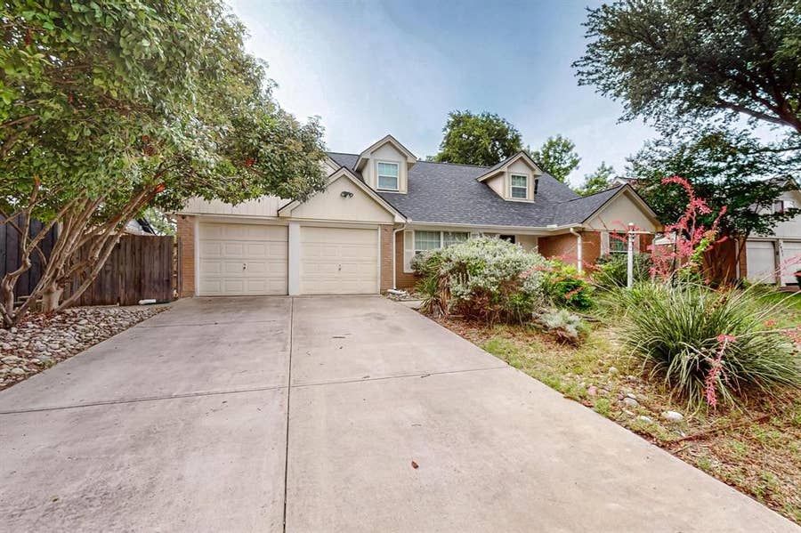 Property photo for 2927 Selma Lane, Farmers Branch, TX