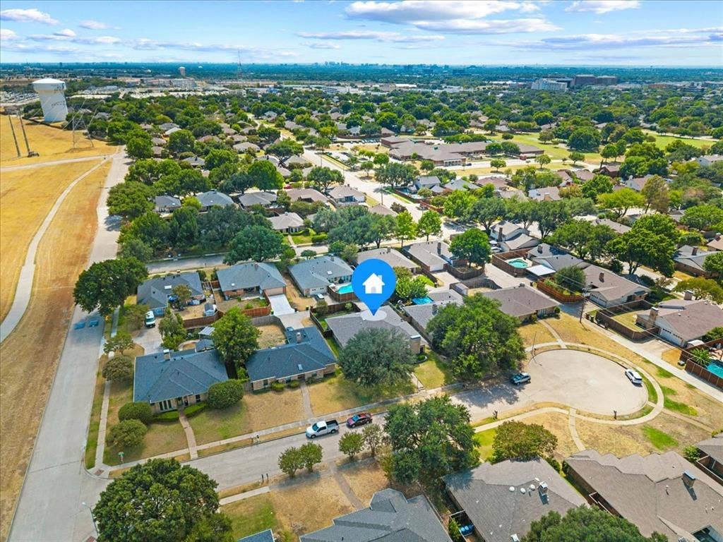 This home is on a lovely cul-de-sac