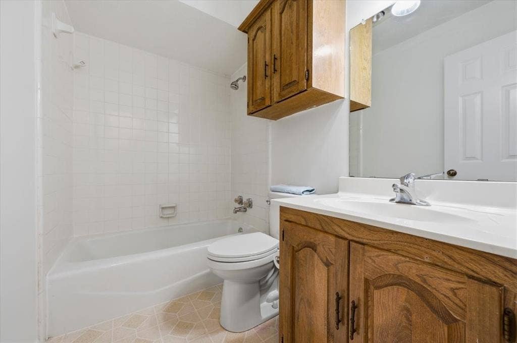 Full Bath with tub-shower,  linen cabinet- right off the garage area adjacent to 4th bedroom and kitchen ansd utility rooms