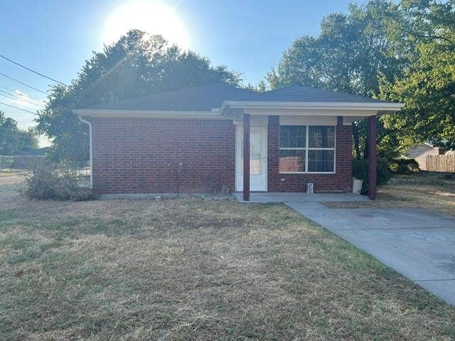 Property photo for 703 Mill Street, Gainesville, TX