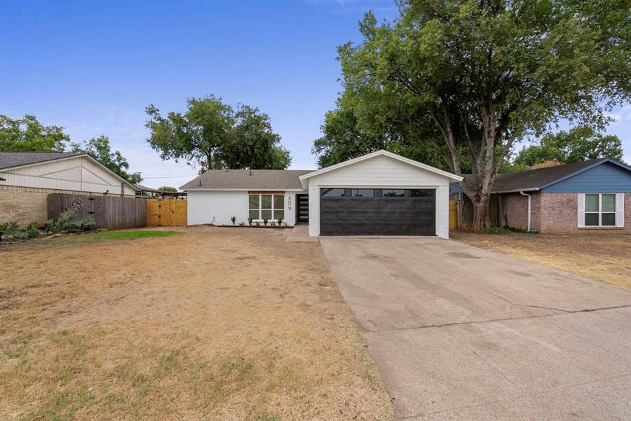 Property photo for 609 Thornwood Trail, Grand Prairie, TX