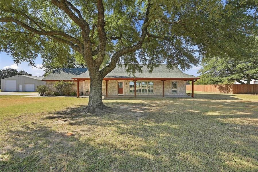 Property photo for 212 Bobby Sam Court, Collinsville, TX