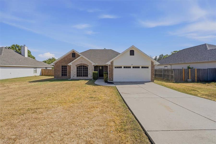Property photo for 631 Lakeshore Boulevard, Oak Point, TX