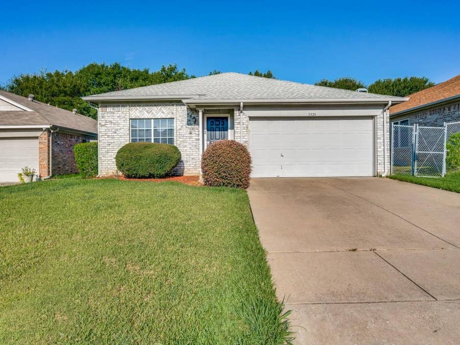 Property photo for 5520 Creekridge Drive, Arlington, TX