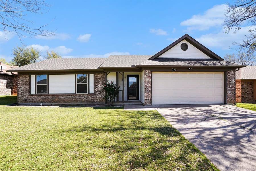 Property photo for 772 Hampshire Drive, Burleson, TX