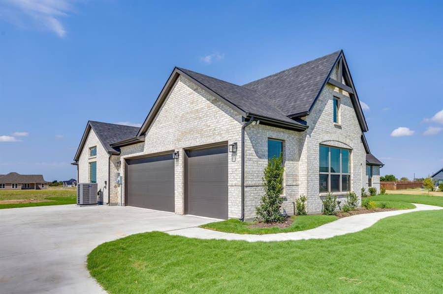 Property photo for 10611 Rye Bread Lane, Venus, TX