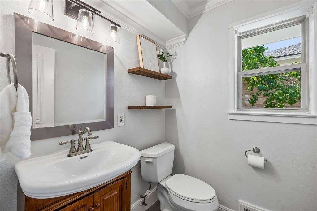 9946 Vistadale Drive, Dallas, TX 75238 9946 Vistadale Drive, Dallas, TX 75238