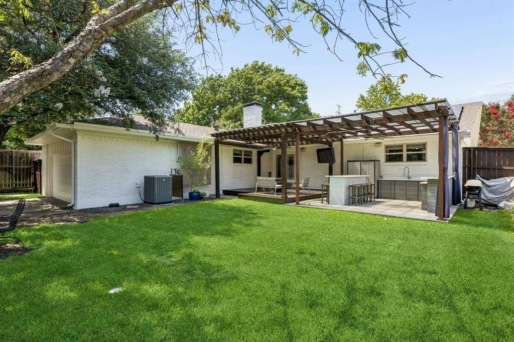 9946 Vistadale Drive, Dallas, TX 75238 9946 Vistadale Drive, Dallas, TX 75238