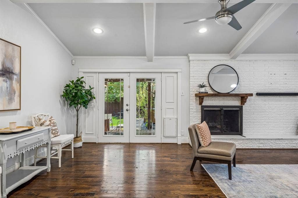 9946 Vistadale Drive, Dallas, TX 75238 9946 Vistadale Drive, Dallas, TX 75238