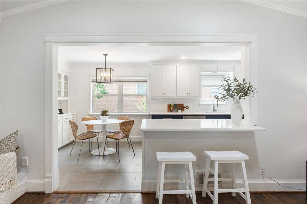 9946 Vistadale Drive, Dallas, TX 75238 9946 Vistadale Drive, Dallas, TX 75238